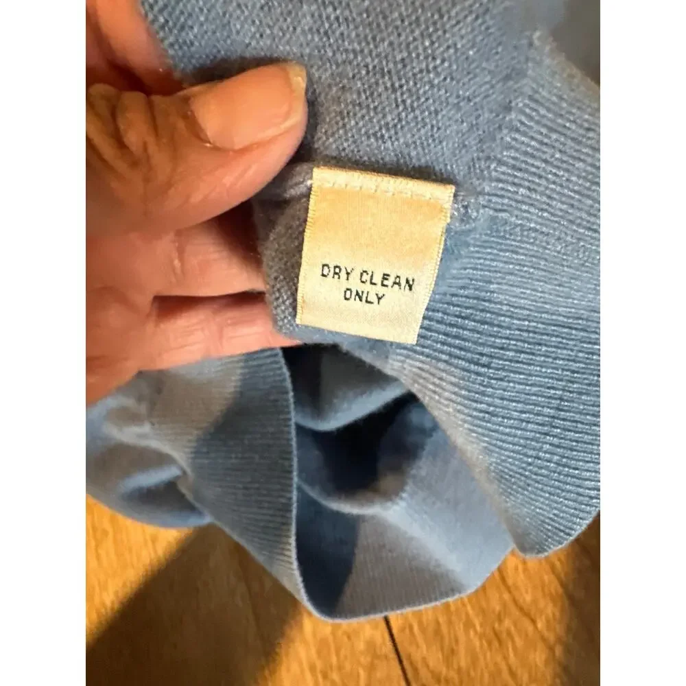 Fairway & Greene 100% Italian Cashmere Blue Vneck Sweater